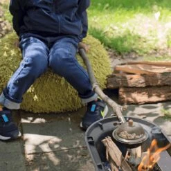 Kikkerland Huckleberry Popcorn Maker - Maak Je Eigen Popcorn - Popcornpan - Kampvuur - Buitenspeelgoed - Buitenspelen - Kamperen -Kampeer Verkoop 1200x1200 571